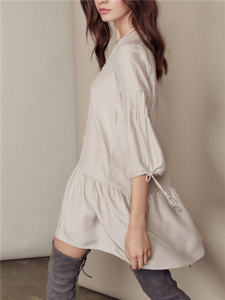 Pure Color 3/4 Sleeve Deep V Dress - WealFeel